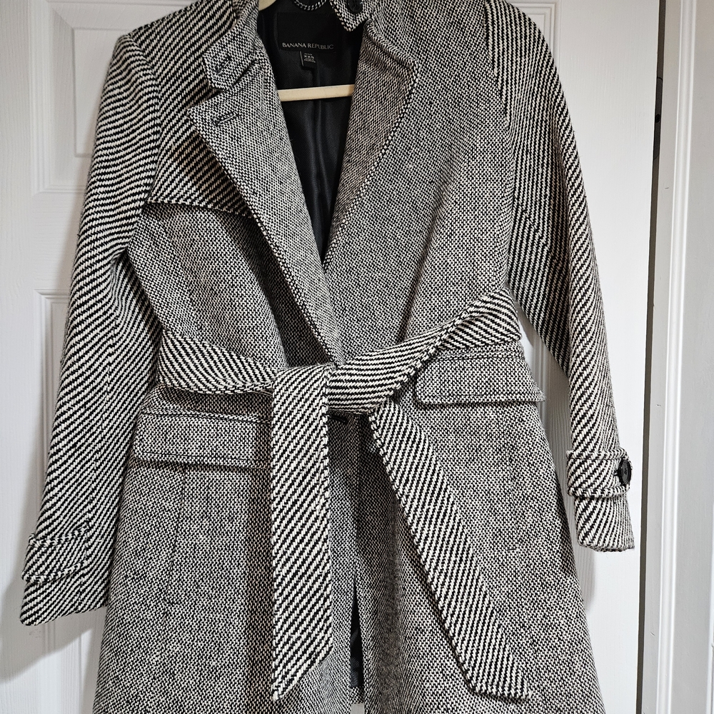 Banana Republic Black and White Trench Coat- Condition - Like New